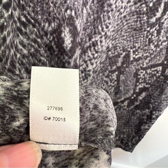 Loft Blouse Black Gray Snake Print Keyhole 3/4 Sleeve S - Picture 9 of 9